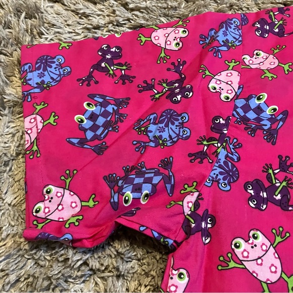 NWOT Carol’s Scrubs Woman’s Pink Frog Scrub Top - Picture 6 of 9